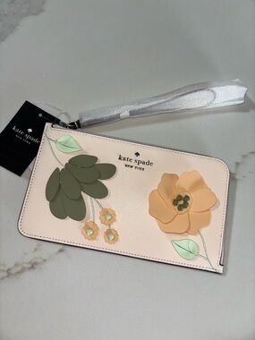NWT Kate Spade Lucy Floral Applique Medium L-Zip Wristlet Leather Fresh Peach